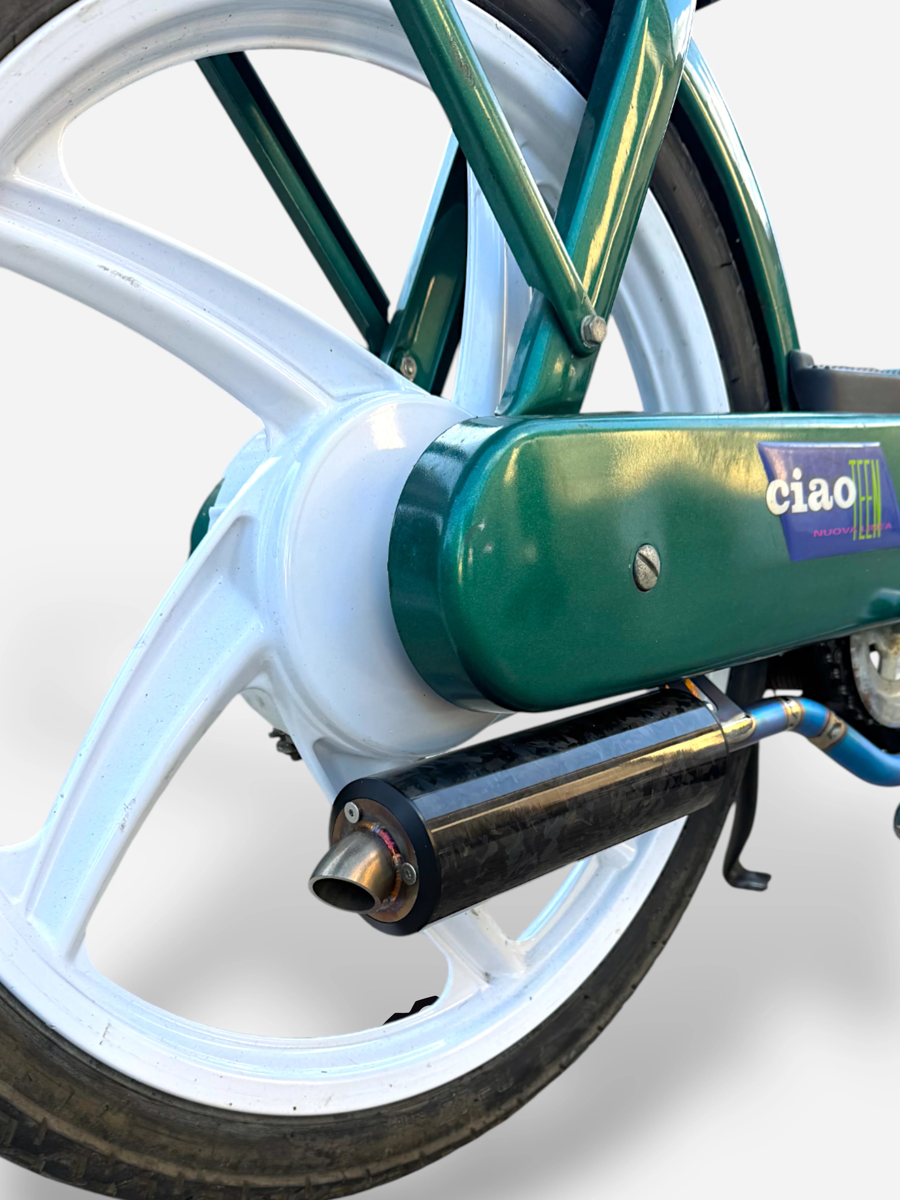 DBR Wyvern Titan Mehrfarbig Auspuff