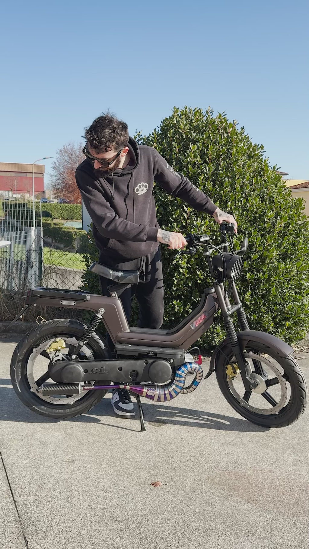 DBR Wyvern Titan Mehrfarbig Auspuff