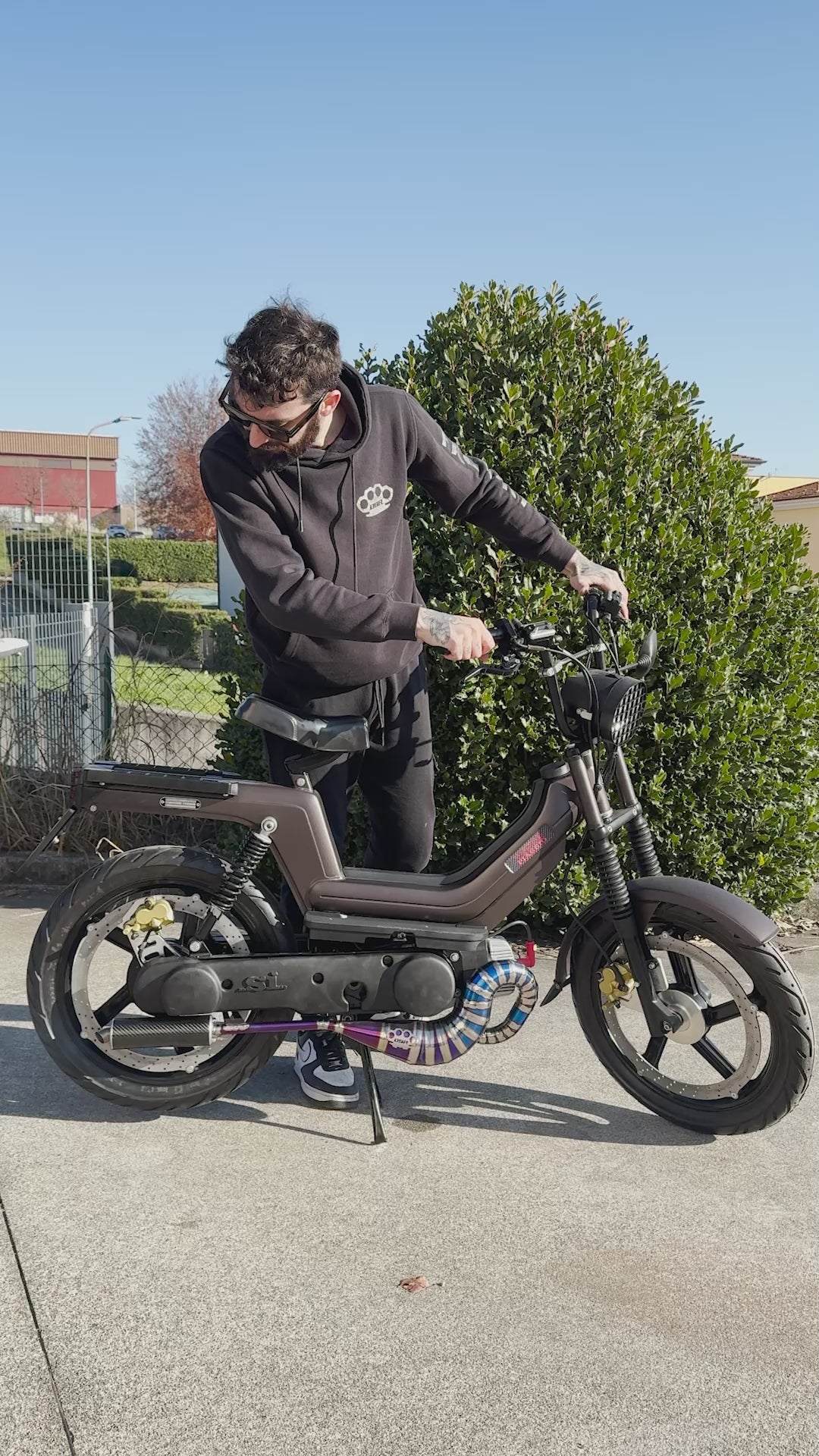 DBR Wyvern Titan Mehrfarbig Auspuff